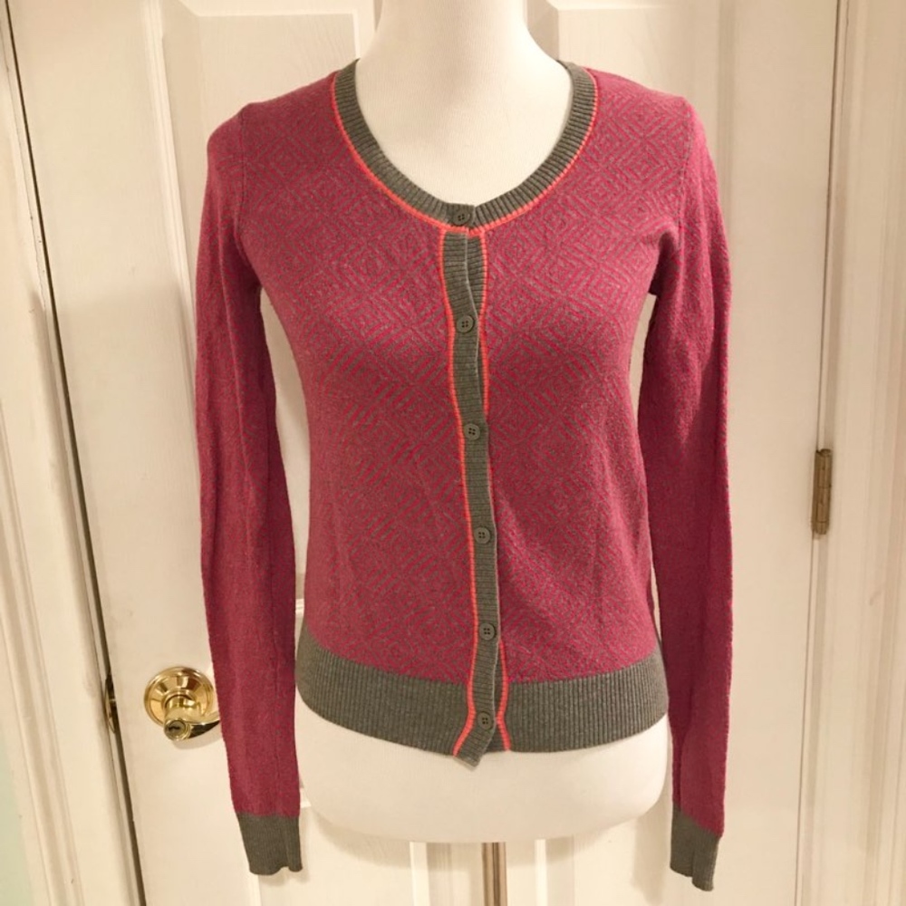 🔥 CAbi Meg Cardigan Pink and Gray Size XS - Picture 2 of 6